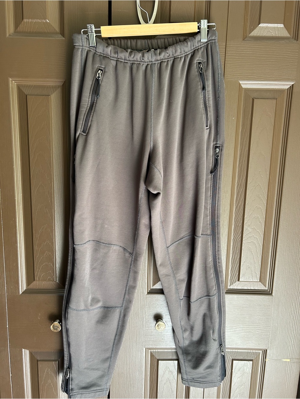 MEC Women’s Gray Zip-Pocket Jogger Sweatpants